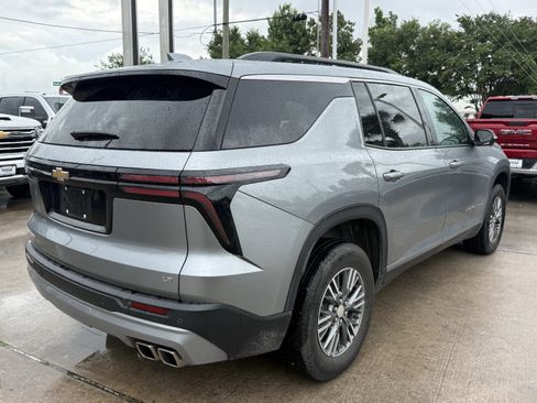 Used 2024 Chevrolet Traverse LT FWD image 5