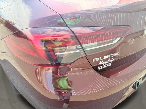 Used 2018 Buick Regal Essence w/ Driver Confidence Package #1 image 11