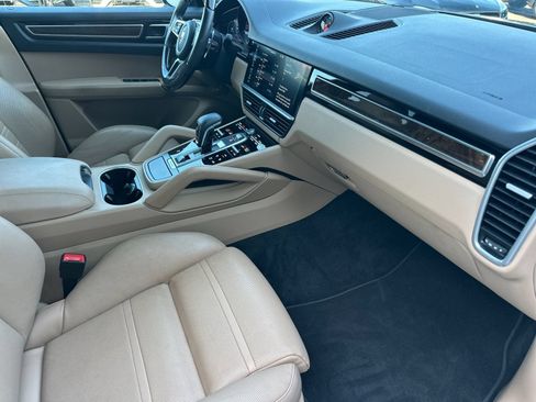 Used 2019 Porsche Cayenne S AWD/4WD image 17
