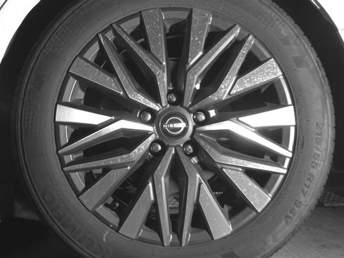 Used 2025 Nissan Altima 2.5 SV image 14