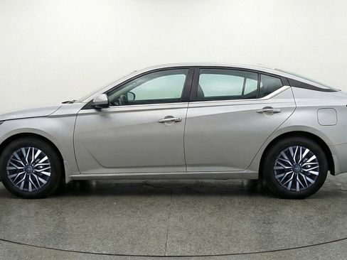Used 2025 Nissan Altima 2.5 SV image 5