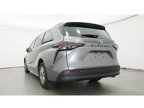 New 2026 Toyota Sienna XLE image 22