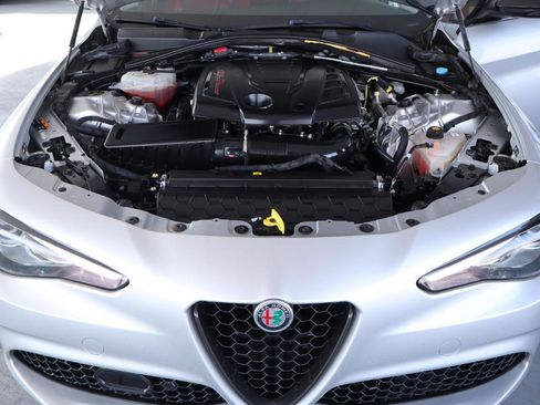 Used 2019 Alfa Romeo Giulia RWD image 38