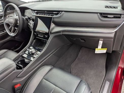 Certified 2024 Jeep Grand Cherokee Overland w/ Luxury Tech Group IV image 34