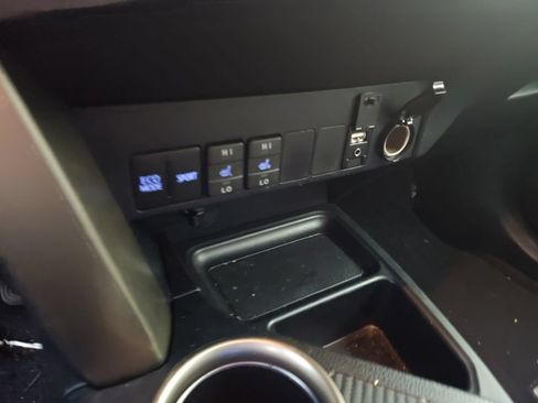 Used 2015 Toyota RAV4 Limited AWD/4WD image 9