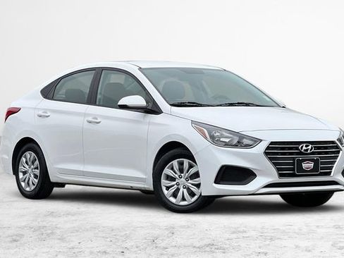 Used 2021 Hyundai Accent SE FWD image 1