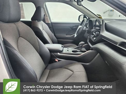 Used 2023 Toyota Highlander LE image 34