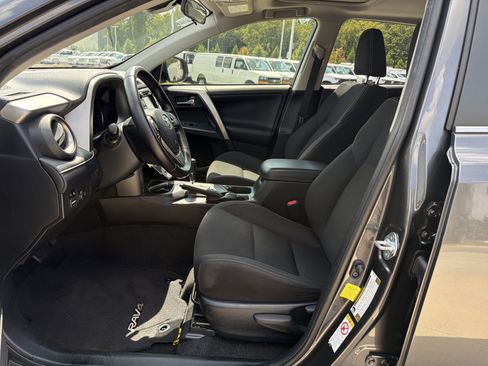 Used 2017 Toyota RAV4 XLE FWD image 16