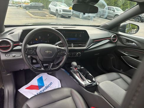 Used 2024 Chevrolet Trax RS w/ Driver Confidence Package image 25