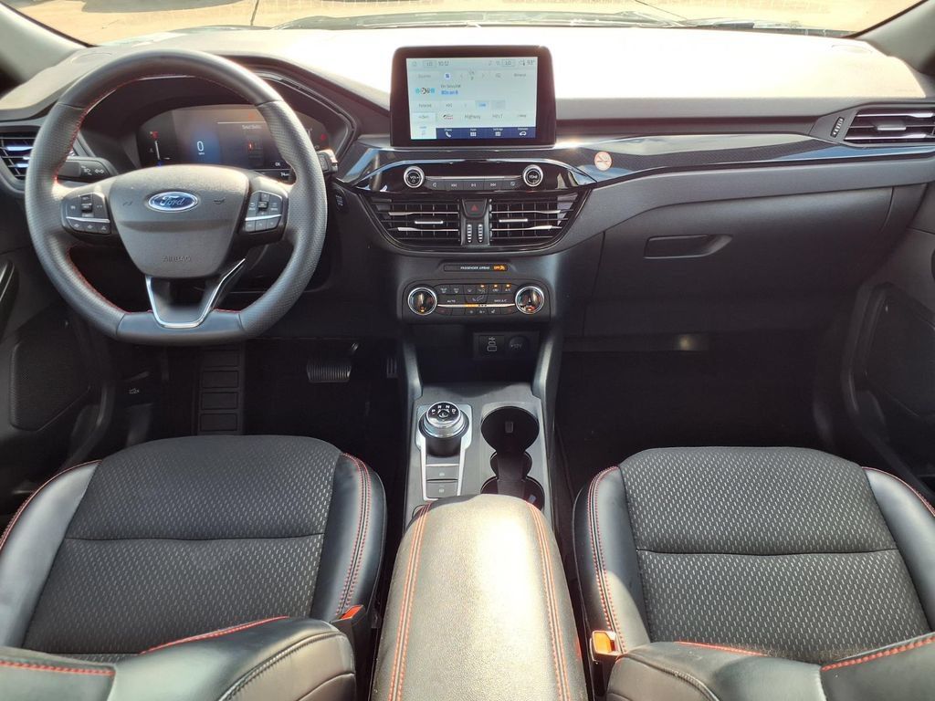 Used 2025 Ford Escape ST-Line Select AWD/4WD image 9