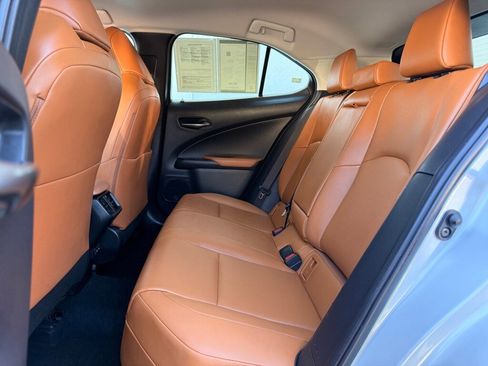 Certified 2022 Lexus UX 200 image 20