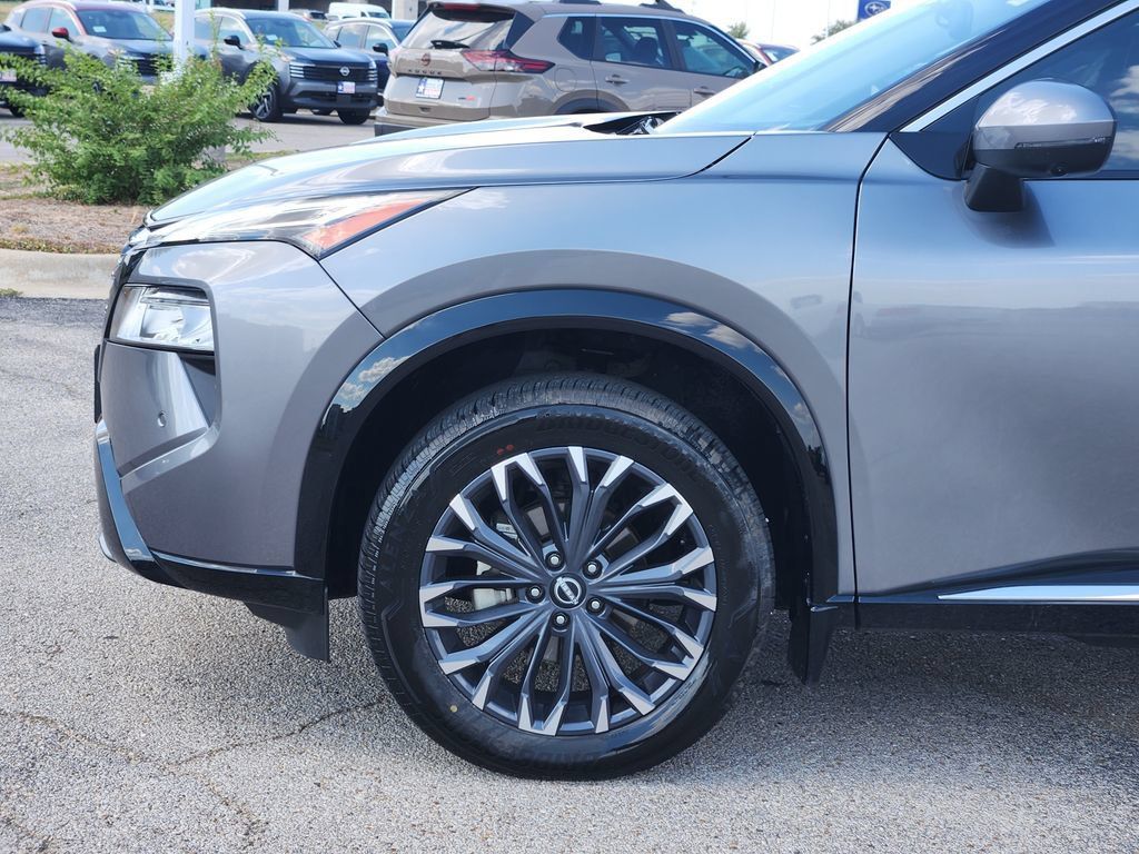 Used 2025 Nissan Rogue Platinum w/ Platinum Premium Package FWD image 6