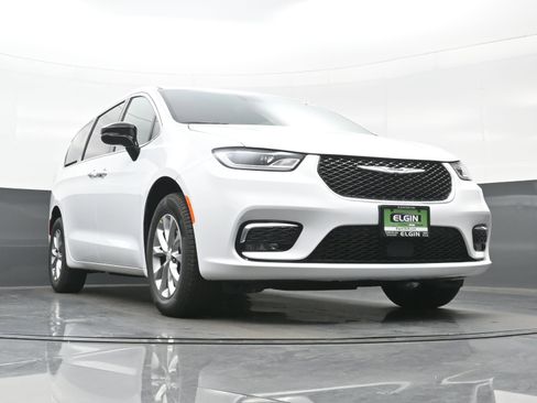 New 2026 Chrysler Pacifica Select image 18