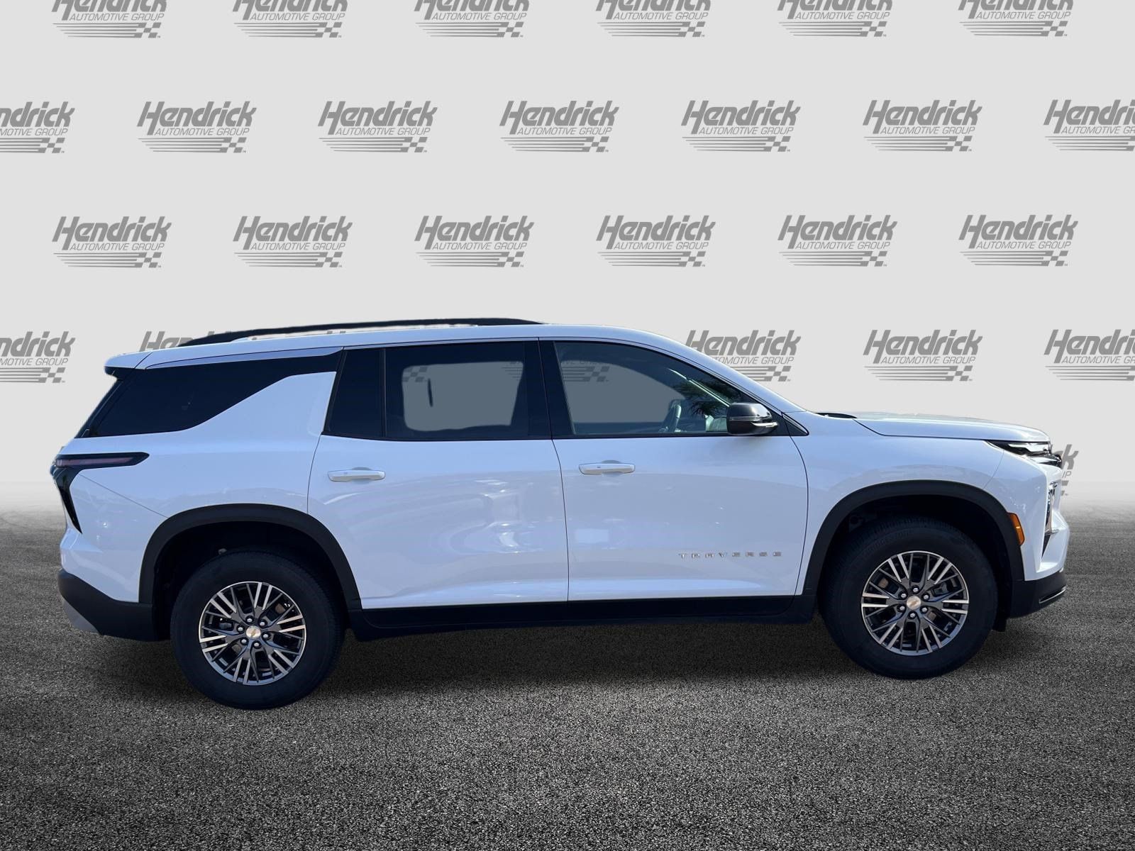 Used 2025 Chevrolet Traverse LT FWD image 11