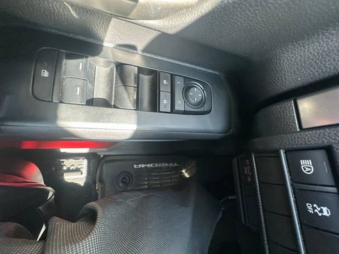 Used 2025 Toyota Tacoma TRD Off-Road AWD/4WD image 15