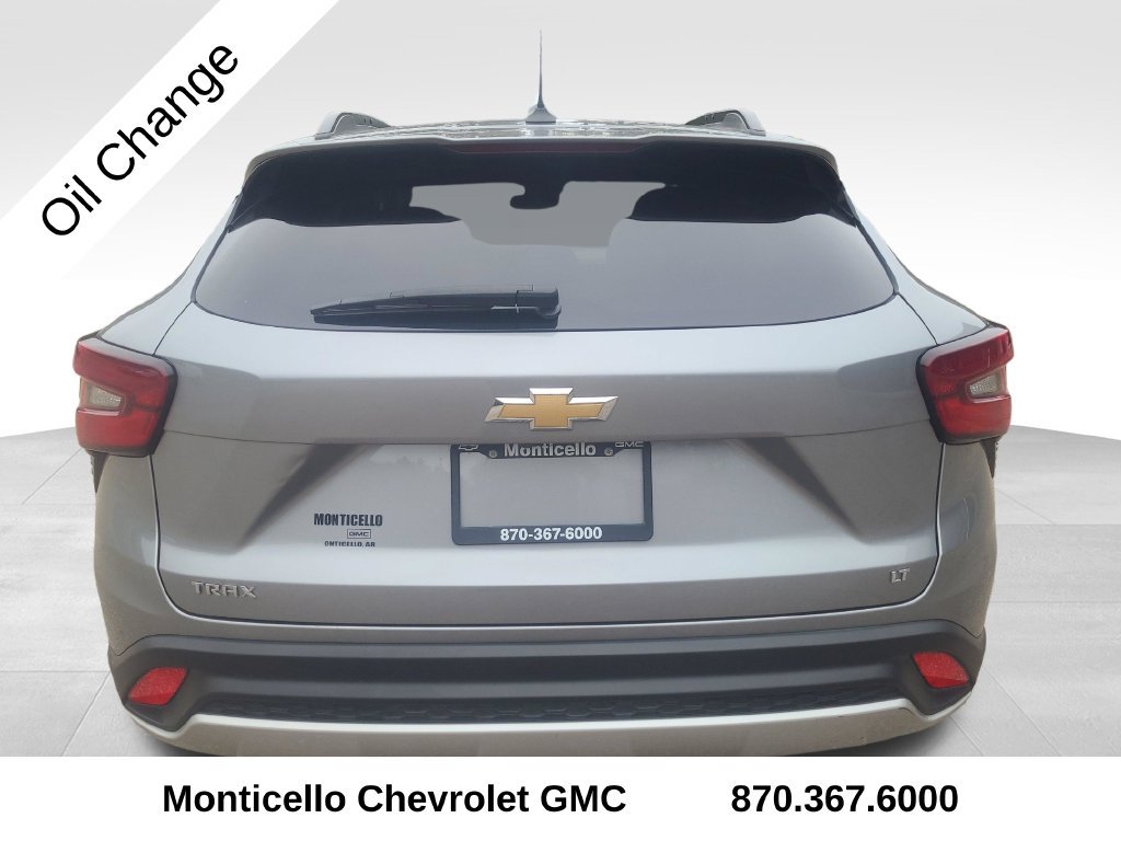 Used 2025 Chevrolet Trax LT FWD image 6