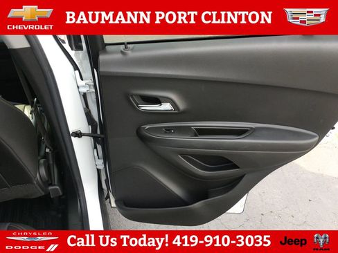 Used 2022 Chevrolet Trax LT w/ Redline Edition image 14