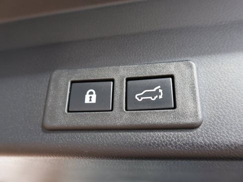 Used 2024 Subaru Ascent Premium w/ Convenience Package image 18