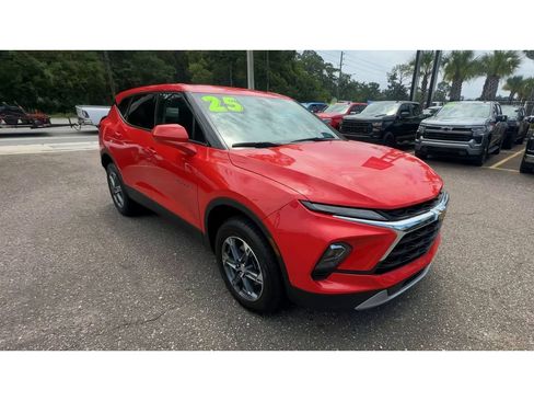 Used 2025 Chevrolet Blazer LT FWD image 8