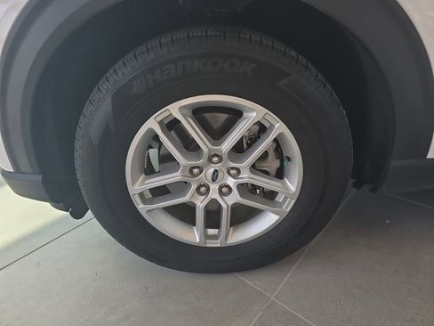 Used 2025 Ford Explorer Active image 34