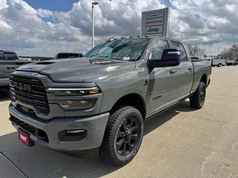 New 2026 RAM 2500 Laramie AWD/4WD image 3