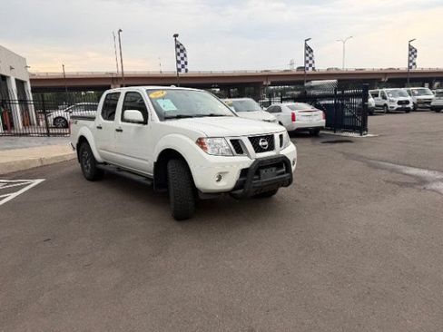 Used 2018 Nissan Frontier PRO-4X AWD/4WD image 13