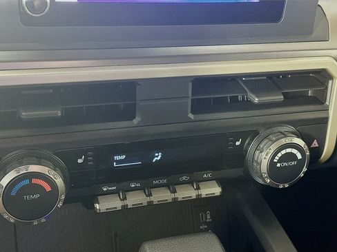 Used 2025 Toyota Tacoma SR5 AWD/4WD image 20