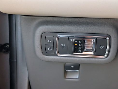 New 2025 Lincoln Nautilus Premier image 23