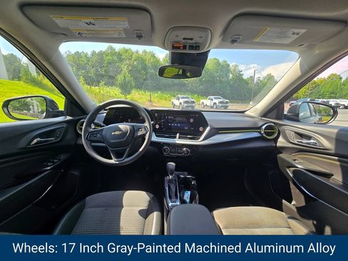 Certified 2025 Chevrolet Trax LT FWD image 16