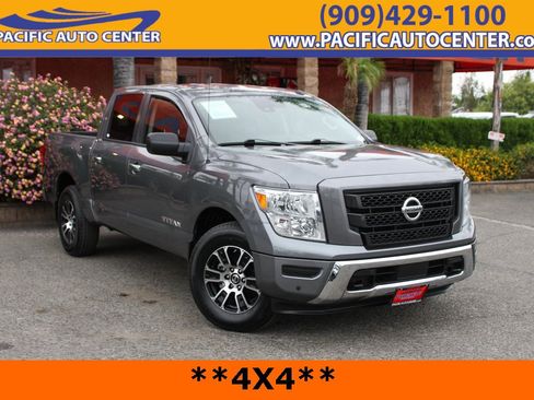 Used 2021 Nissan Titan SV w/ SV Convenience Package image 1