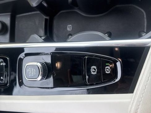 Used 2023 Volvo XC60 T8 Ultimate image 20