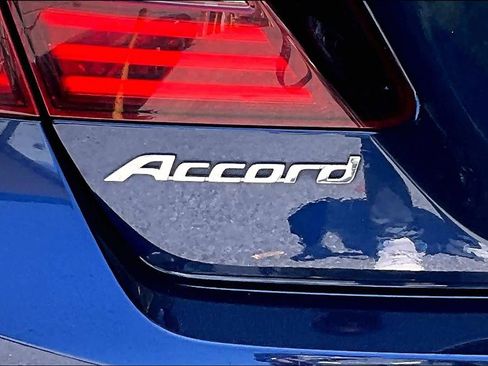 Used 2017 Honda Accord Sport image 10