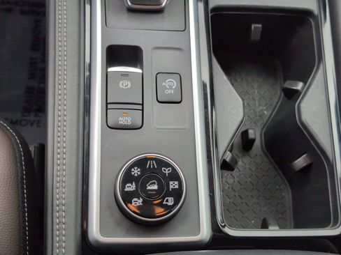 Used 2023 Nissan Pathfinder Platinum image 24