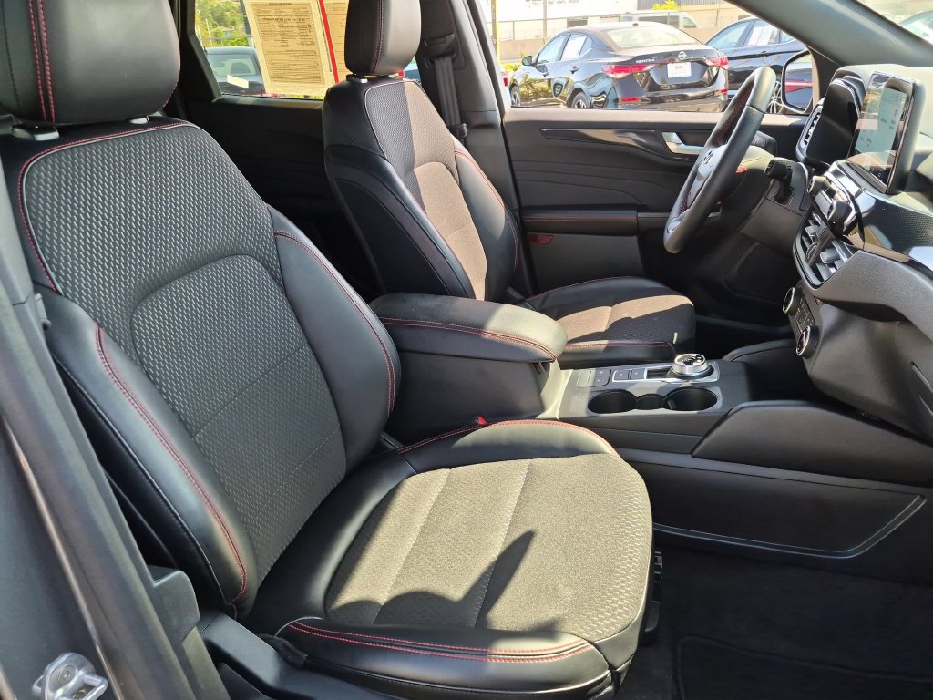 Used 2026 Ford Escape ST-Line AWD/4WD image 31
