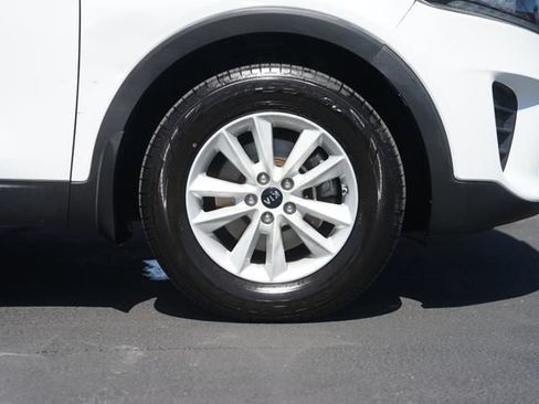 Used 2019 Kia Sorento FWD image 4