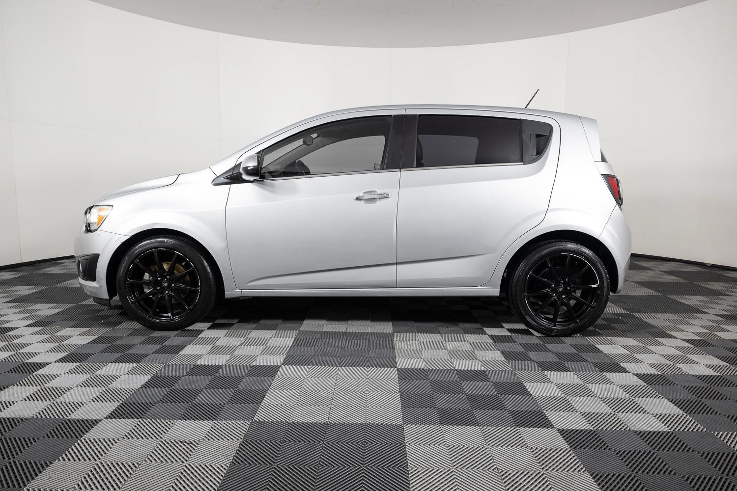 Used 2015 Chevrolet Sonic LTZ FWD image 3