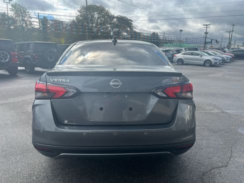 Used 2025 Nissan Versa SR w/ Trunk Package image 9