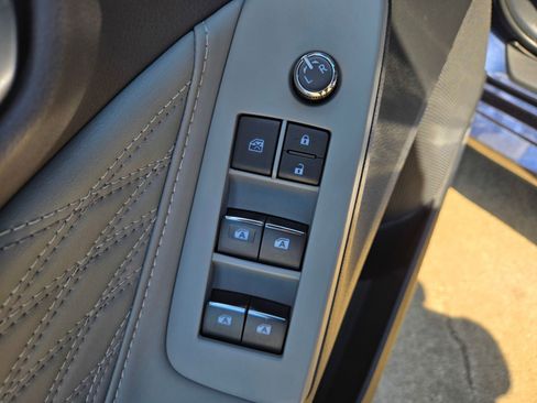 Used 2019 Toyota Avalon Limited FWD image 30