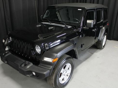 Used 2022 Jeep Wrangler Unlimited Sport image 9