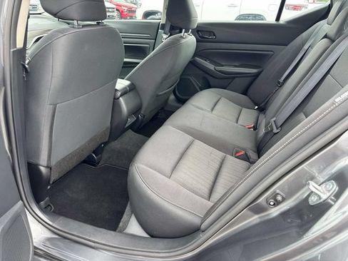 Used 2024 Nissan Altima 2.5 SV FWD image 11