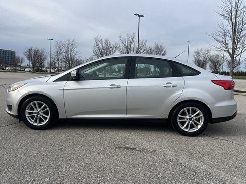 Used 2015 Ford Focus SE w/ SE Cold Weather Package FWD image 2