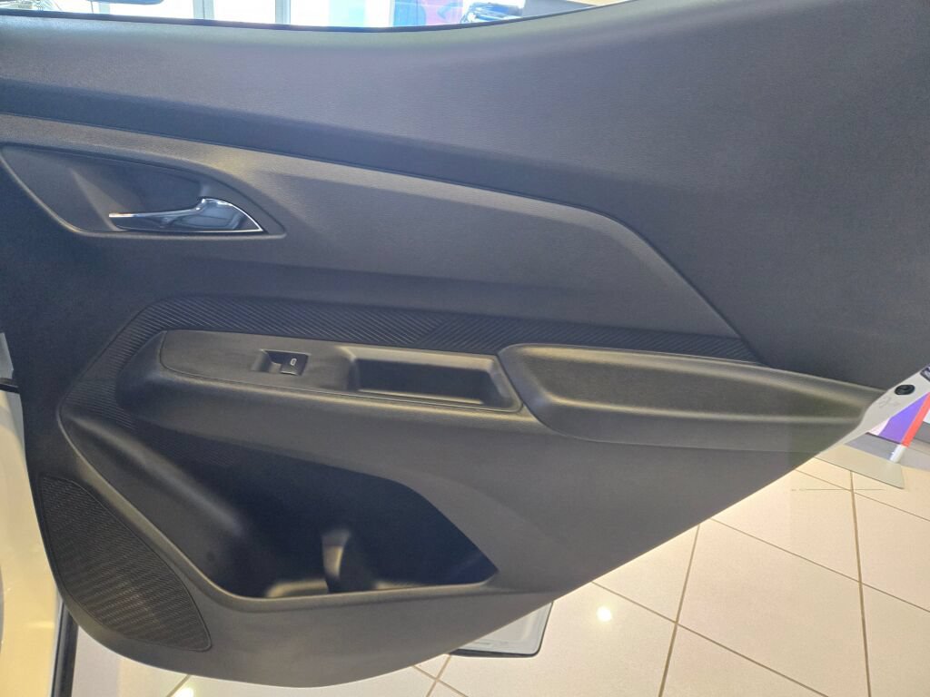 Used 2027 Chevrolet Bolt RS FWD image 8