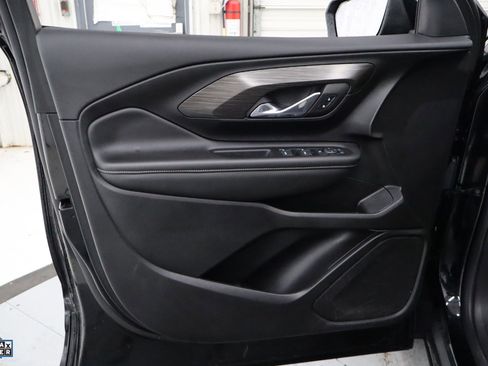 Used 2024 GMC Terrain SLE image 13