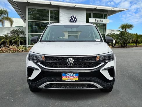 Certified 2022 Volkswagen Taos S image 2