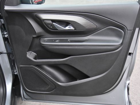 Used 2024 GMC Terrain SLT image 43