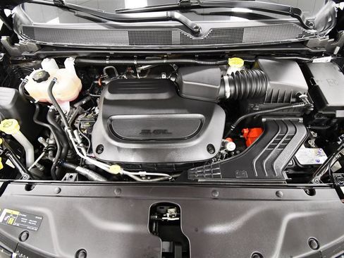 Used 2025 Chrysler Pacifica Select FWD image 11