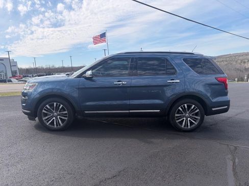 Used 2018 Ford Explorer Platinum image 2