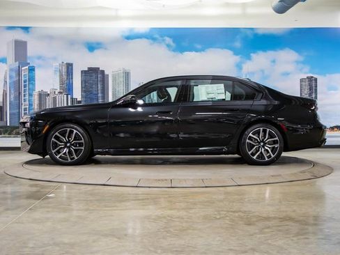 Used 2025 BMW 760i xDrive w/ Premium Package image 6