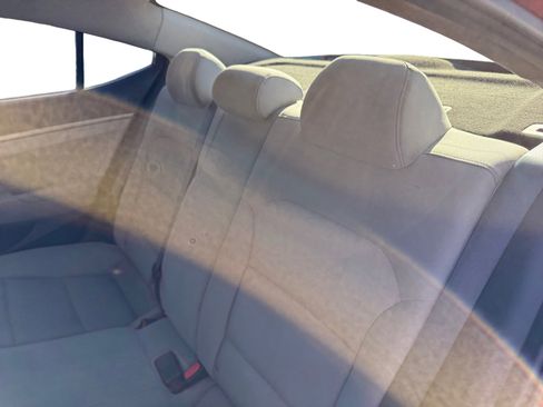 Used 2017 Hyundai Elantra SE image 16