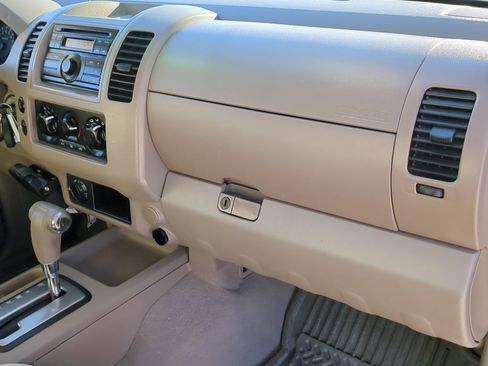 Used 2008 Nissan Frontier SE w/ SE Value Truck Pkg image 28